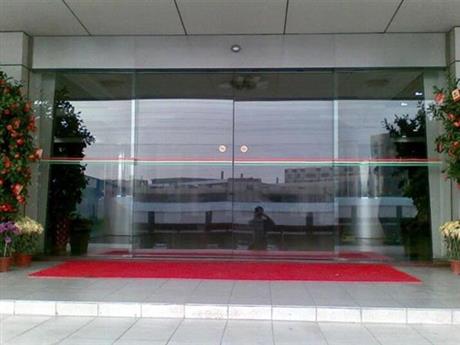 無(wú)框玻璃門